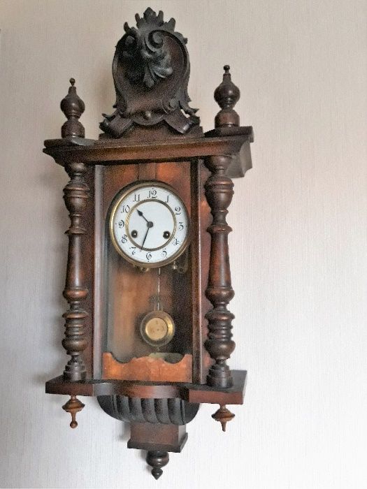 стар автентичен стенен часовник