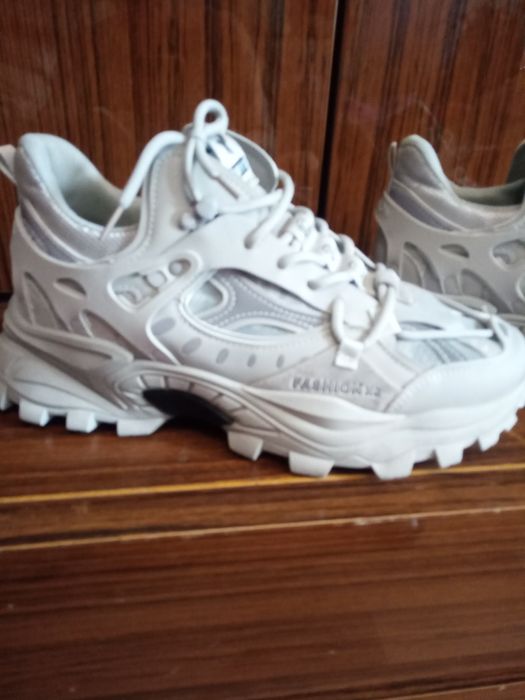 Мужская обувь кроссовки