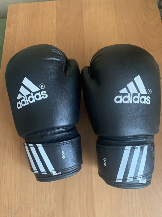 Боксерские перчатки продам