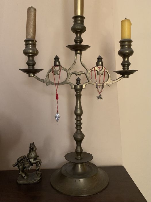 Sfetnice (sfeșnice) bibelouri, vaza (vaze), fructiere