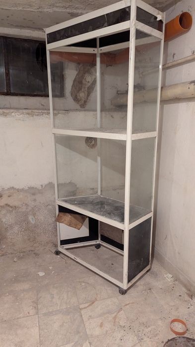 Стъклени витрини с алуминиев пеофил