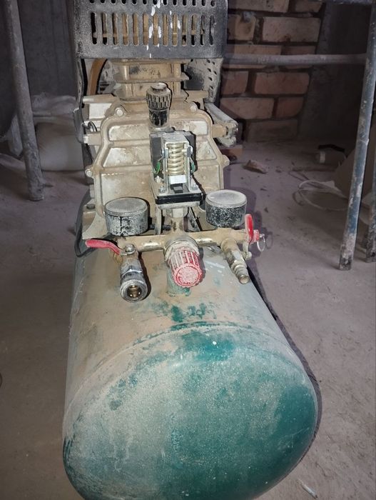 Kampressor bu 50 litr rabochiy 8 bar