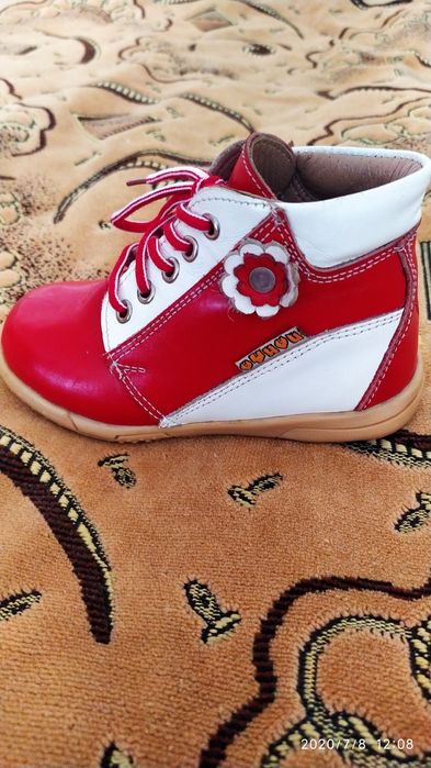 Продаются детские ортопедические ботиночки на девочку от 2х-3х лет.