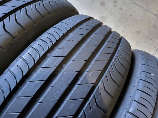 235/45/19 DUNLOP 4бр