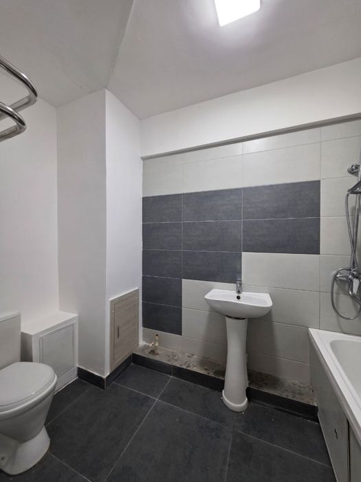 Сергели 8 худуд 2*3/3/9 . 75 кв уй срочно сотилади