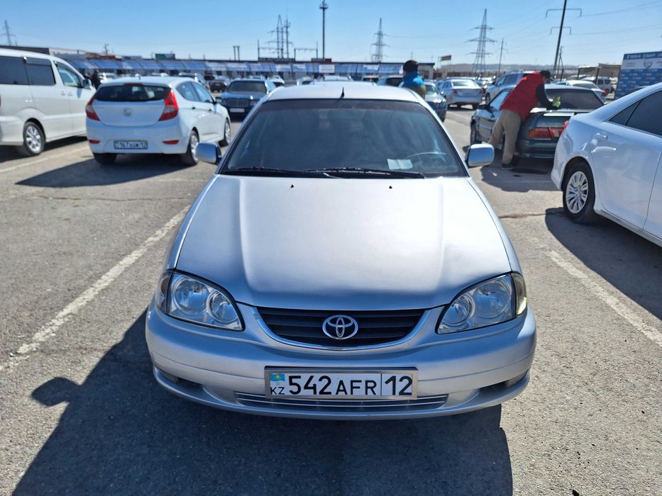 Toyota Avensis авто
