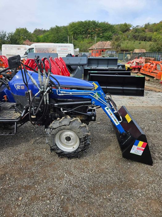 Incarcator frontal pentru tractor VARRO II