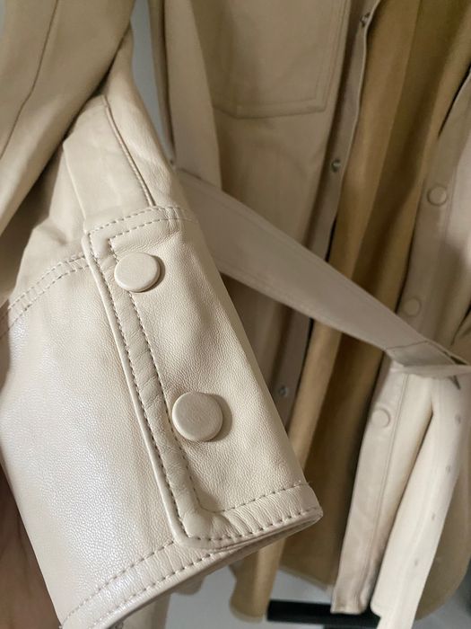 Бежова удължена риза от еко кожа Zara, размер М(38)