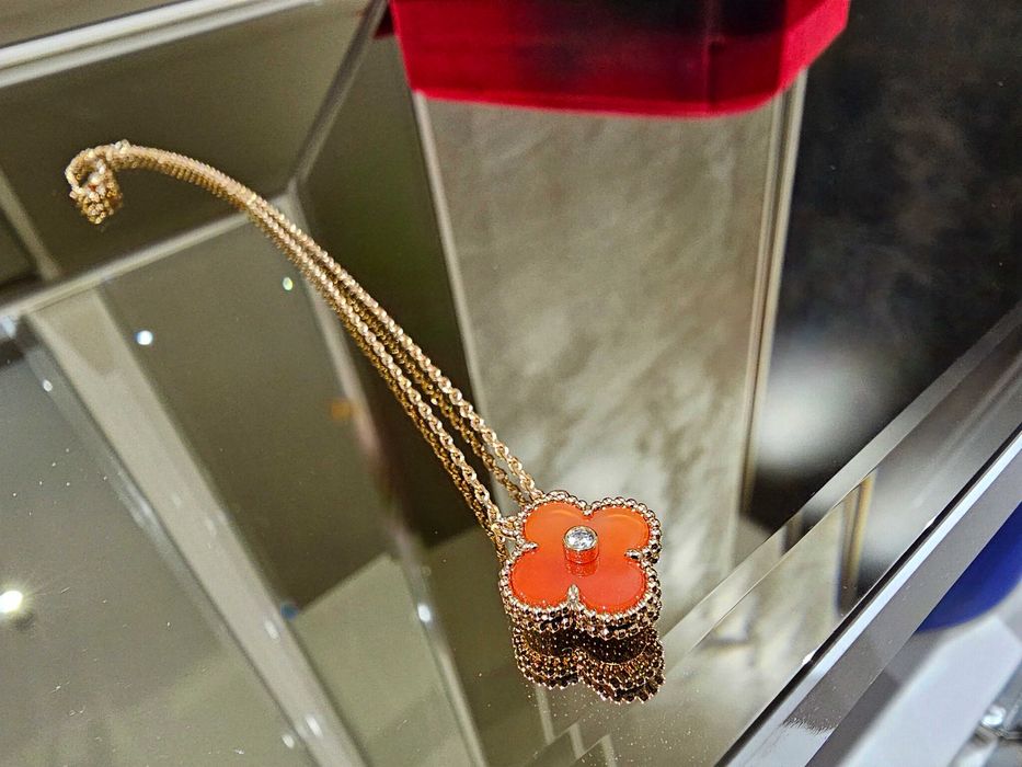 Van Cleef & Arpels VCA Rose Red Alhambra Diamond Clover Дамско Колие