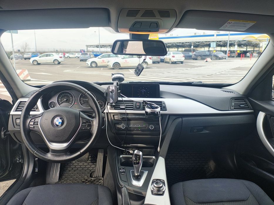 BMW 320i an 2012 184hp