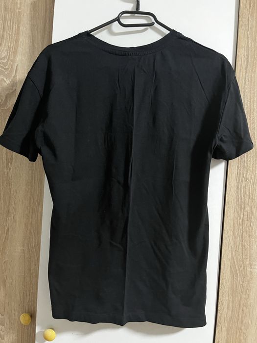 Черна тениска със сърце - размер M