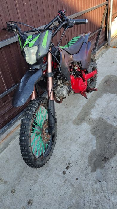 Vând sau schimb cross 125