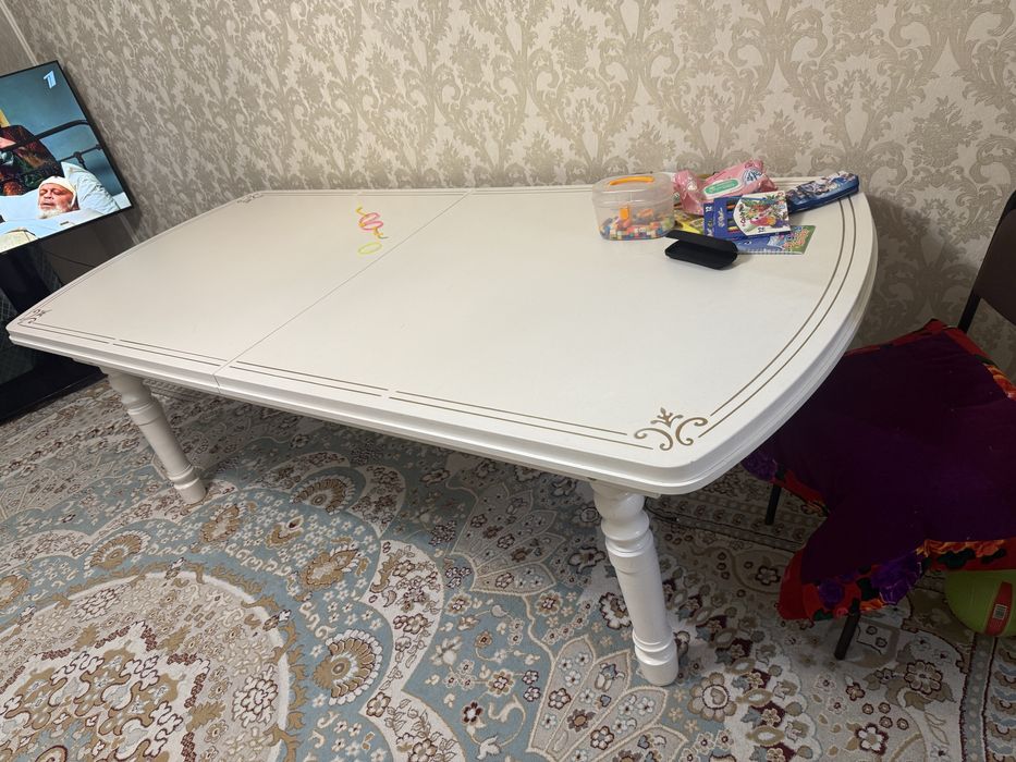 Стол для гостиной