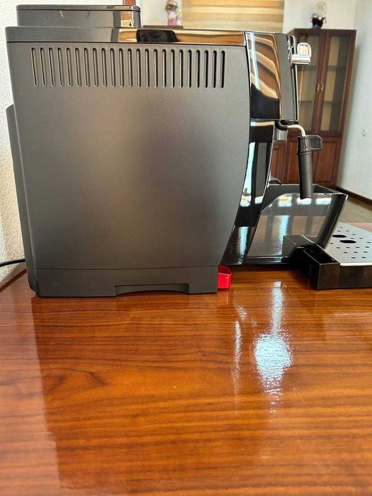 Кофеварка новая,   в отличном состоянии, фирма "DELONGHI"