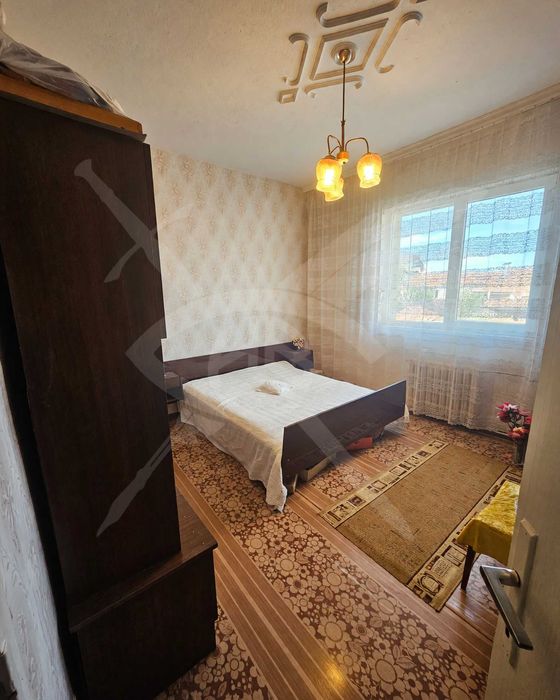 Продава се Къща в Карнобат - 350 кв.м за 829 €/кв.м - Снимка #4