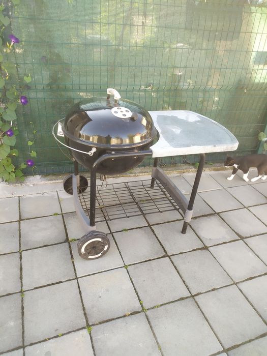 Барбекю WEBER на дървени въглища