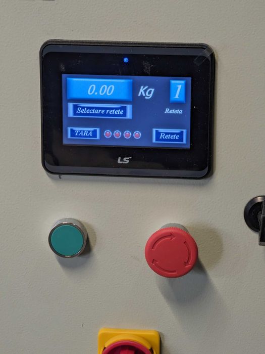 Micro FNC format din moara 15 kW, amestecator si distribuitor automat