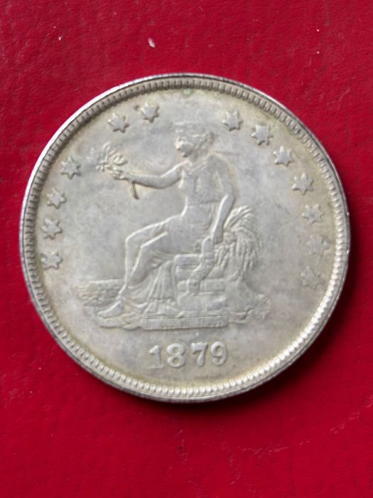 Монета one dollar