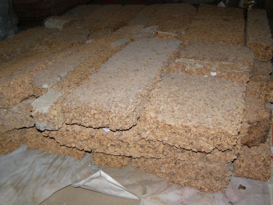 Pluta naturala aglomerata, bucati ramase, grosime 5 cm sau schimb