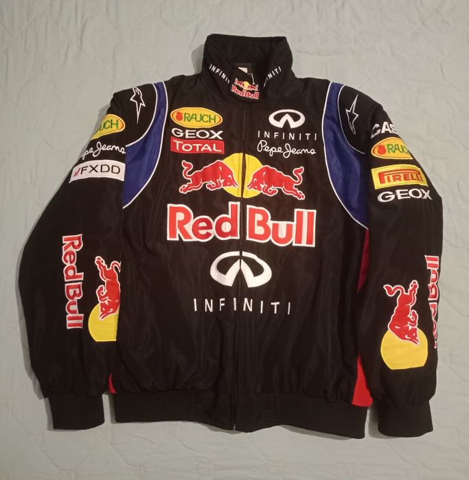 Куртка Red Bull Racing Formula 1

Состояние: почти новая
Размер: (укаж