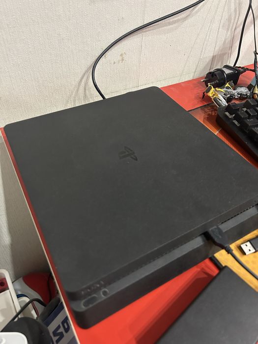 Продавам ps4 със игри готов за игра(СПЕШНО)