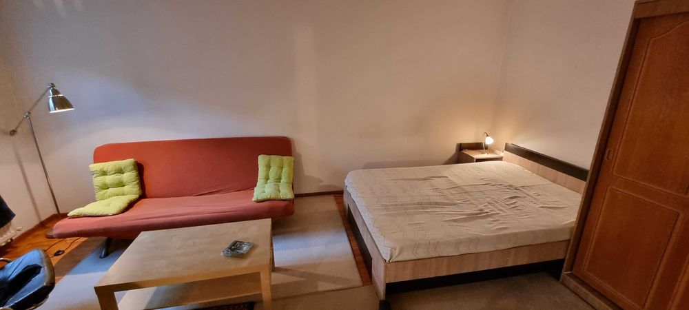 Schimb doua garsoniere deosebite pentru casa la curte sau vand