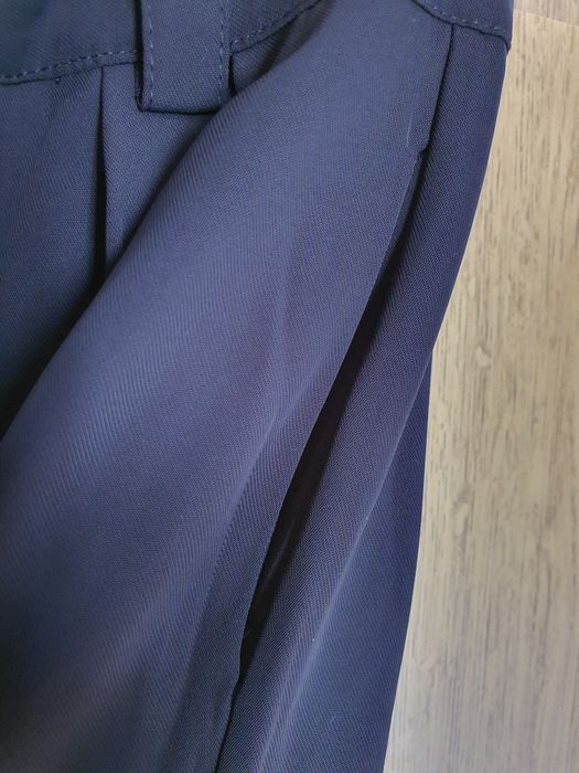 Продаются черные новые брюки