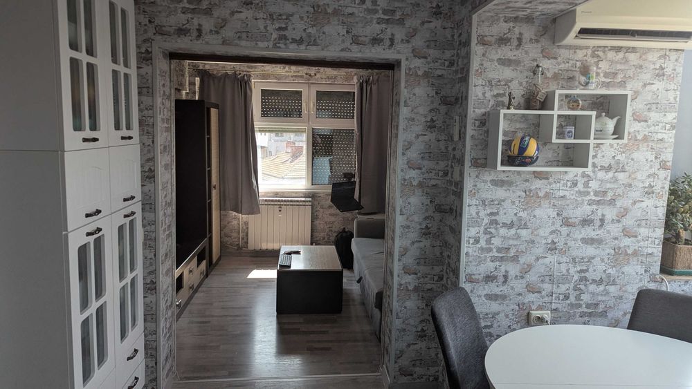 Продава се Четиристаен апартамент в Русе, Център - 101 кв.м за 1436 €/кв.м - Снимка #3