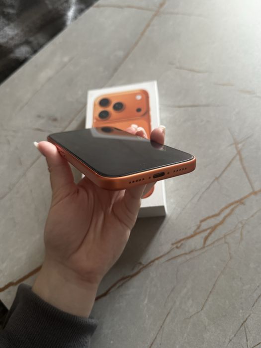 Продам Айфон 17 про