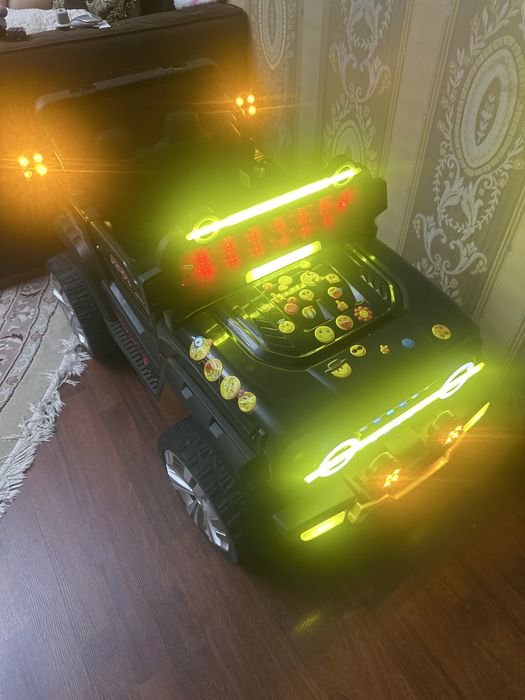 Bolalar elektromobili radio boshqaruvli pult bilan BİGG 55kg gacha