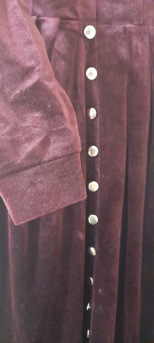 Uzun ko'ylak sotiladi