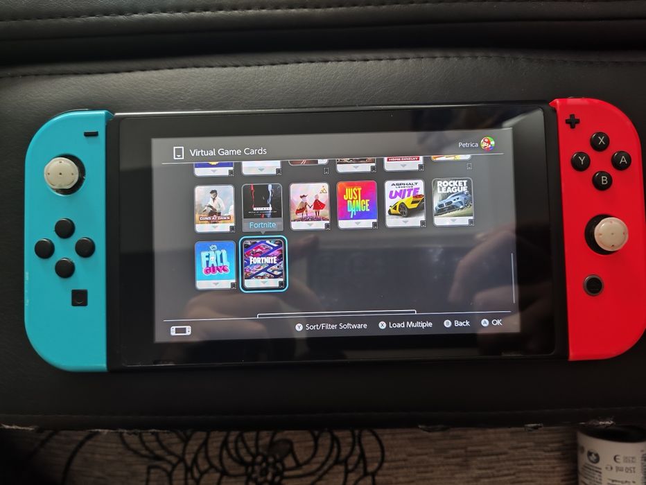 Vând Nintendo Switch cu accesorii ,detalii in descriere