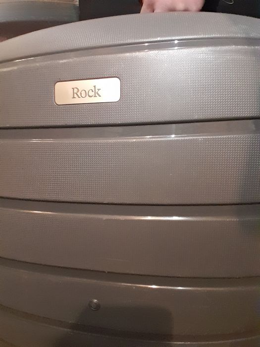 Голям  пътнически  куфар  rock с колелца