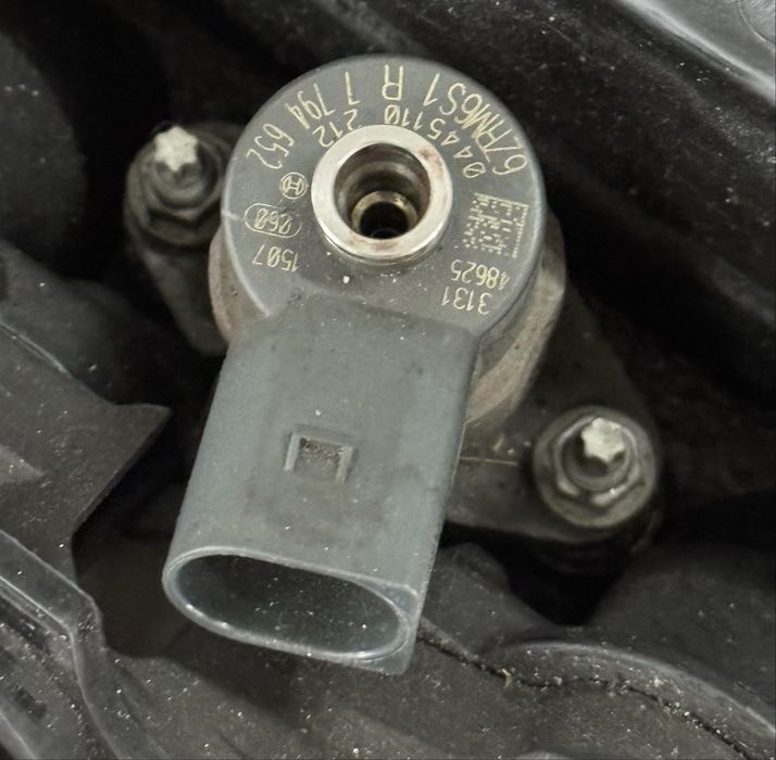 Продавам комплект 6 броя дюзи bmw за двигатели 2.5д м57  177к.с