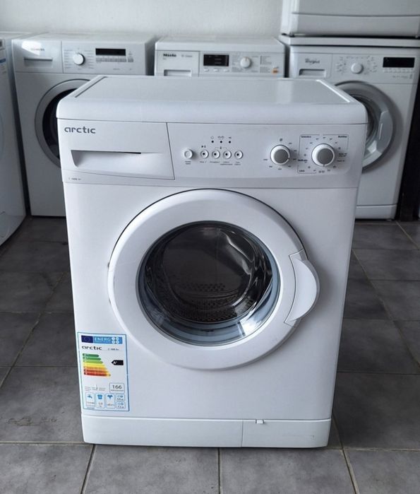 Masina de spălat rufe Arctic  / ba 1000 A+