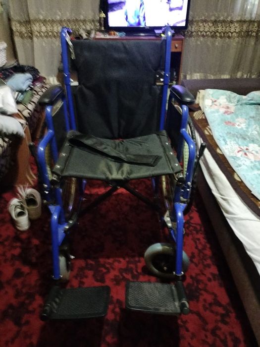 Продам инвалидную коляску