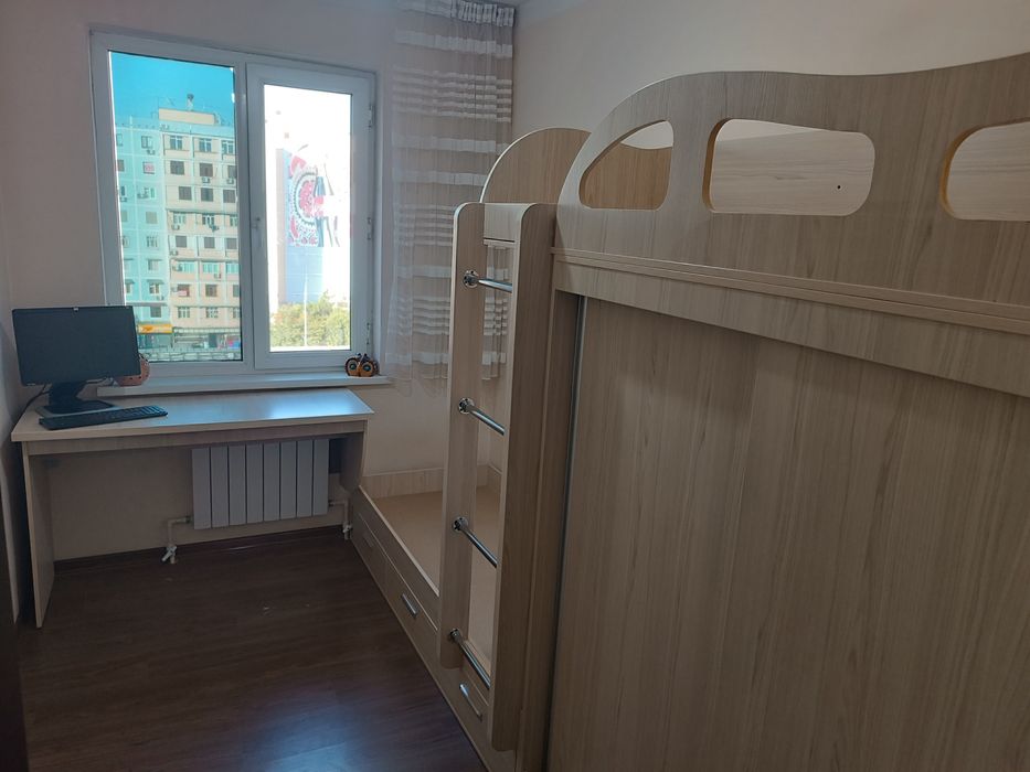 Bolalar xonasi uchun 2 qavatli kravat