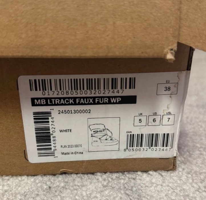 Moon Boot albe cu puf