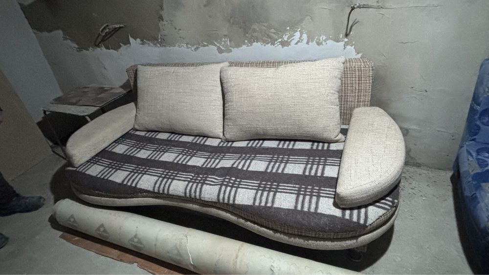 Диван в хорошем состояний