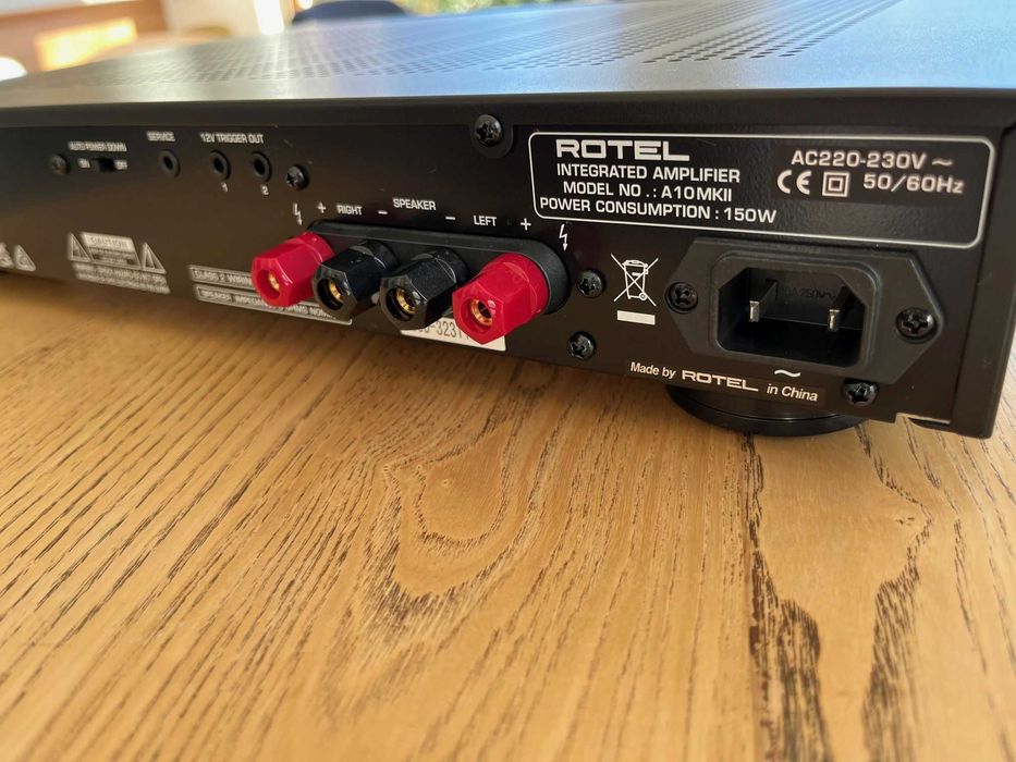 Интегриран усилвател ROTEL A10 MKII