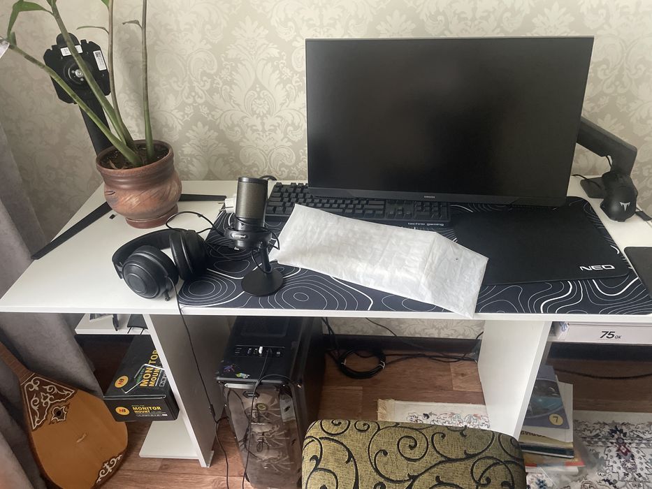 Продам стол компьютерный