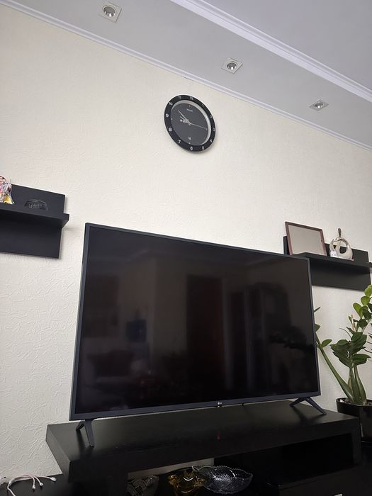 Телевизор LG 140 -55 диагональ