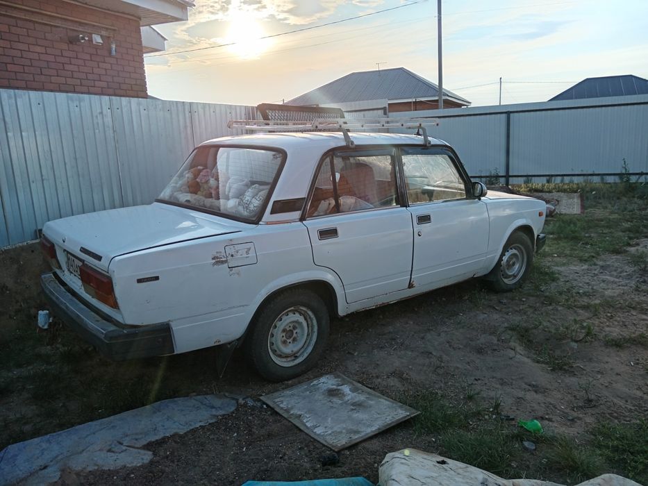Ваз 2107.         .