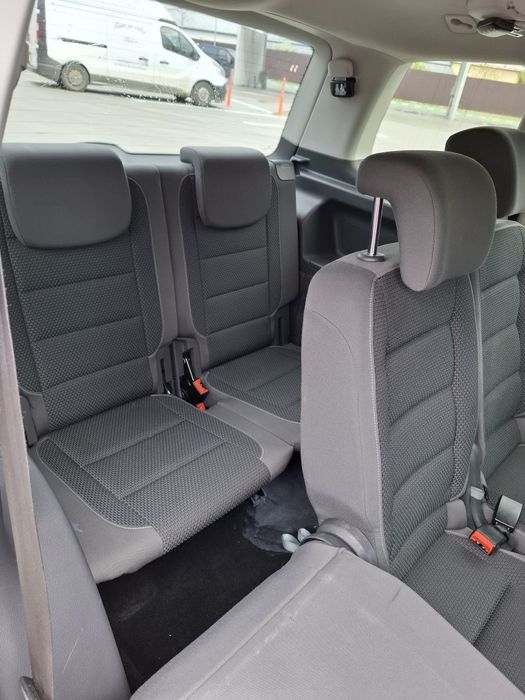 Vând Volkswagen touran 7 locuri Automat 2012