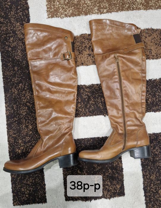 Женская хорошая обувь.