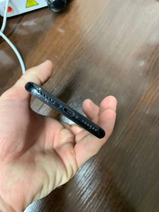 Айфон се 128 в отличном состоянии