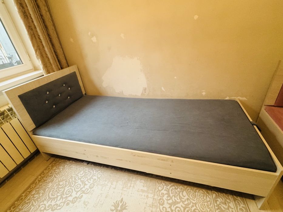 Кровать детский розовый ,сини