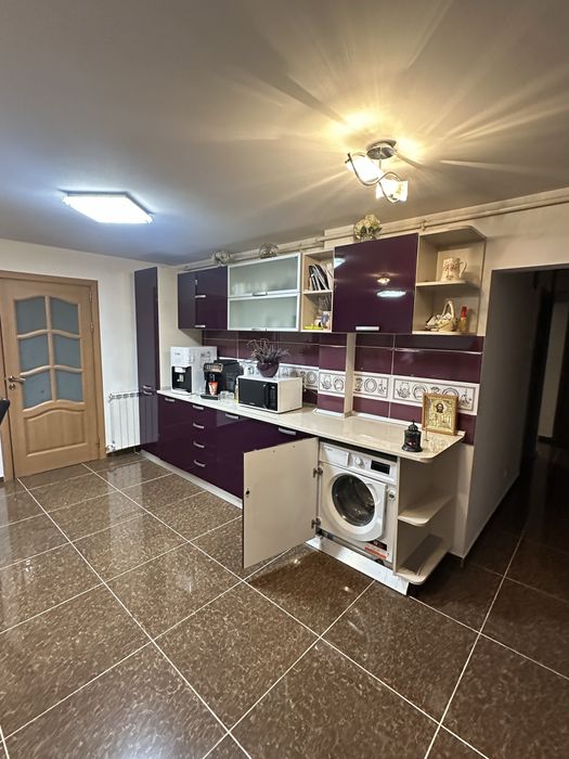 De Vânzare - Apartament 3 camere - inel 2