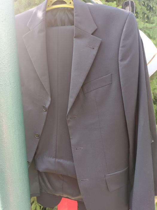 Продам фирменый костюм Four Hands