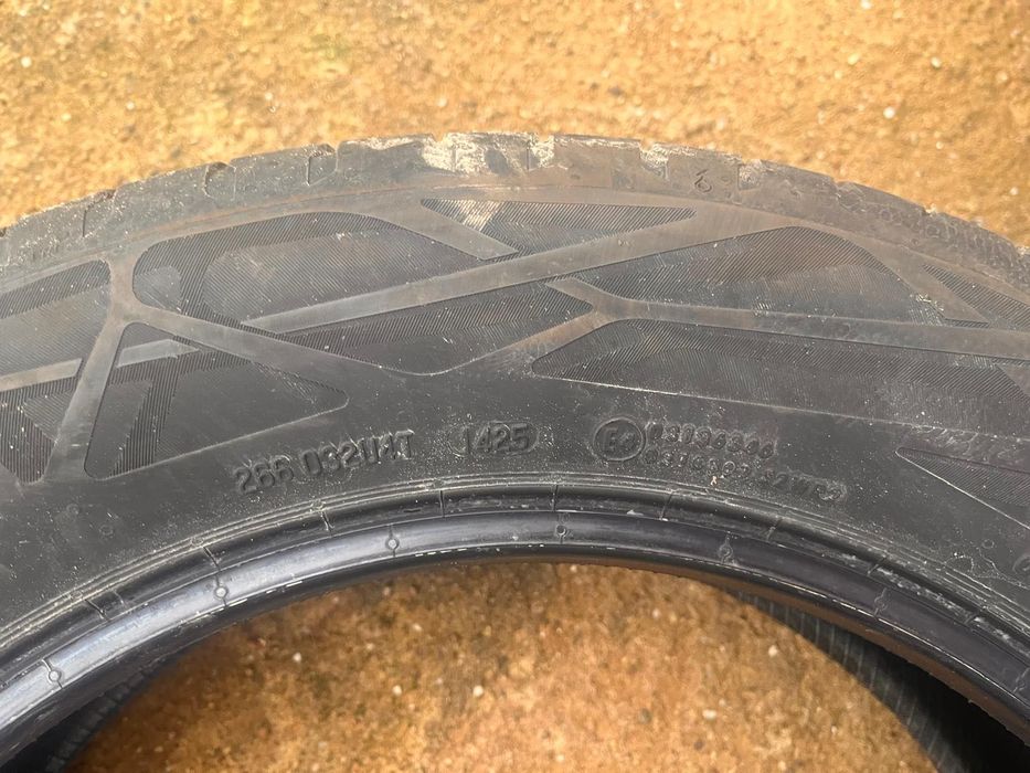 Vând set de anvelope Continental EcoContact 6Q 215/60/R18